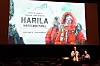 Filmplakat på kinolerret med fjellklatrer og to personer på scenen.